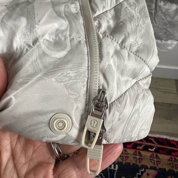 Lululemon Down Puffer Jacket Size L Maple Metamorphosis Light Neutral Multi - Picture 10 of 16